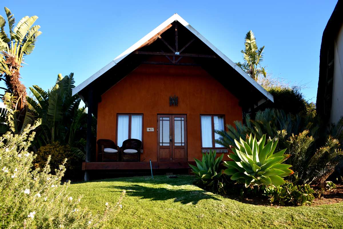 Addo Dung Beetle Guest Farm - Luxury Chalet 2 (1)