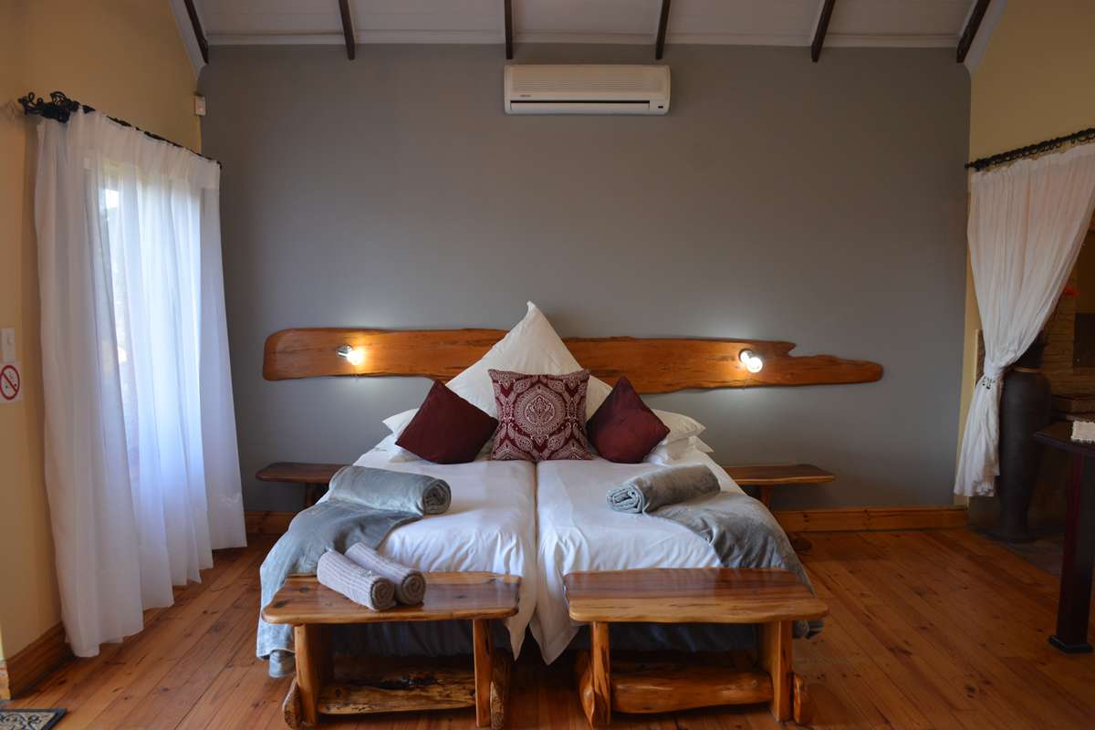 Addo Dung Beetle Guest Farm - Luxury Chalet 2 (11)