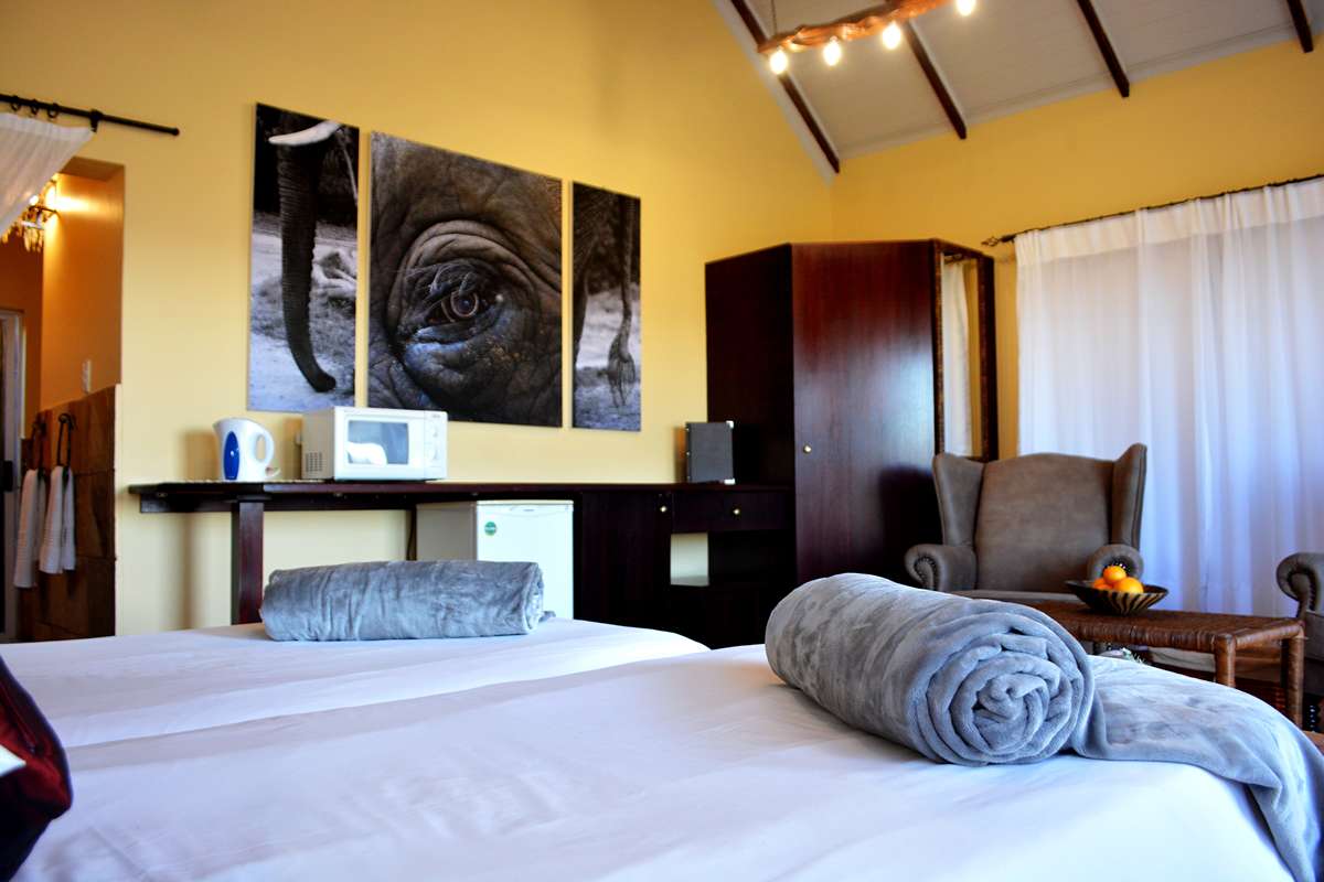 Addo Dung Beetle Guest Farm - Luxury Chalet 2 (13)