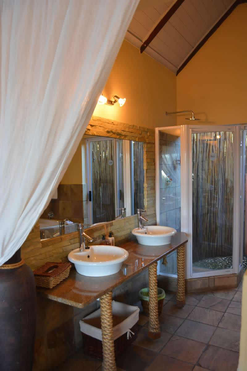 Addo Dung Beetle Guest Farm - Luxury Chalet 2 (15)