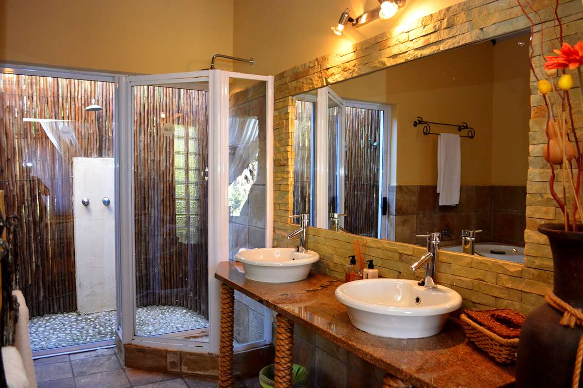 Addo Dung Beetle Guest Farm - Luxury Chalet 5 (3)